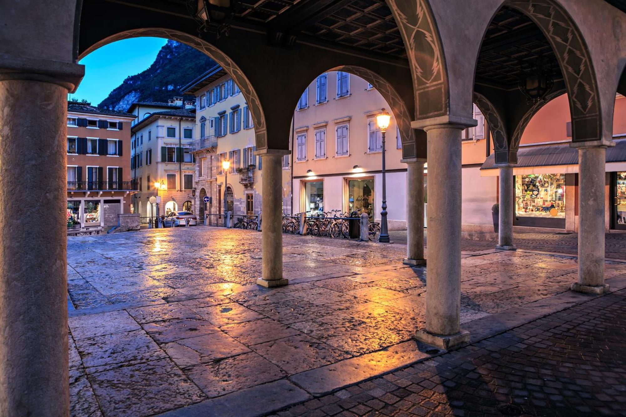 Nido Sui Tetti Di Riva Del Garda - Happy Rentals المظهر الخارجي الصورة