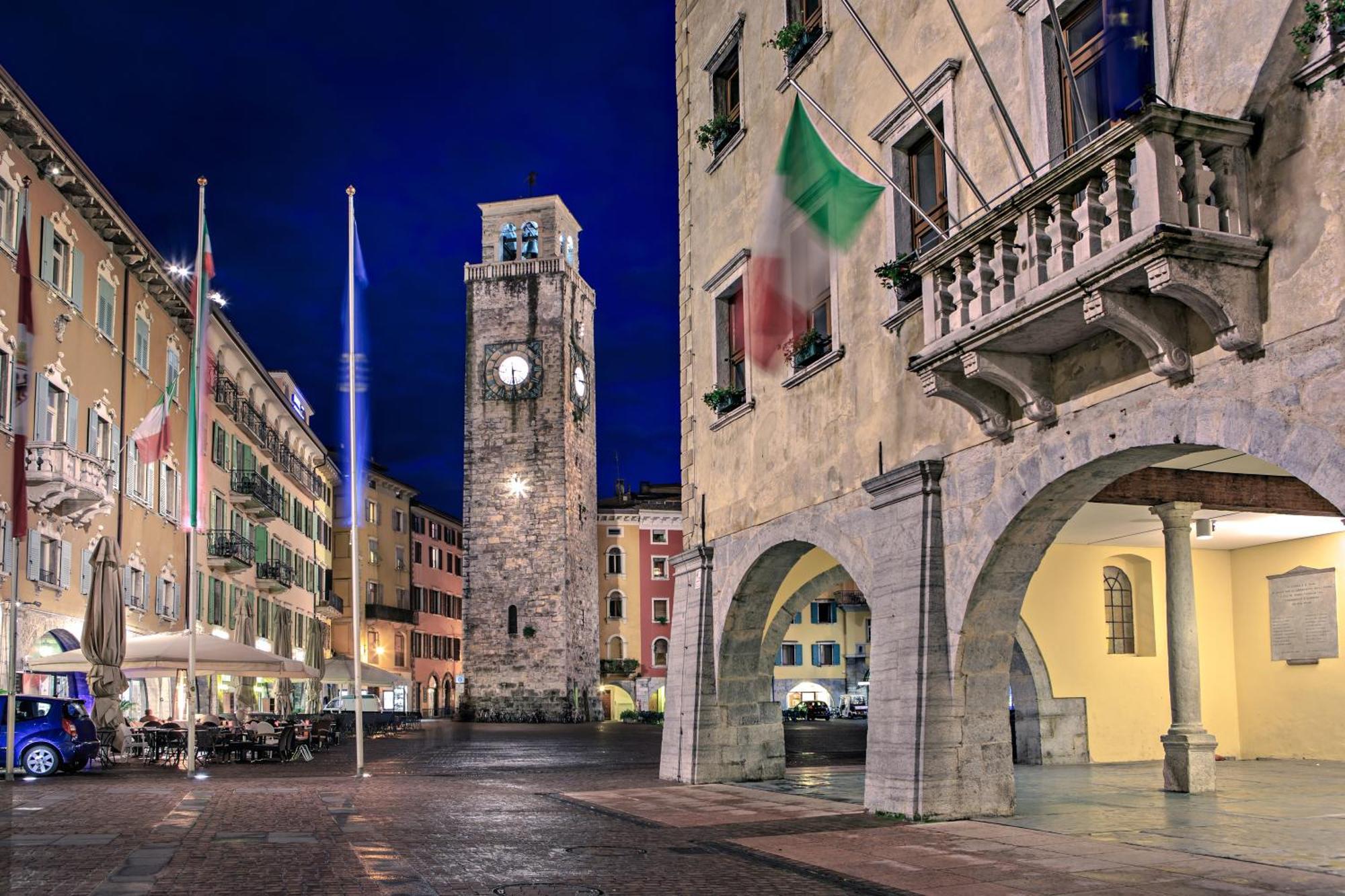 Nido Sui Tetti Di Riva Del Garda - Happy Rentals المظهر الخارجي الصورة